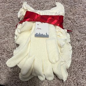New York & Company Women’s glove and scarf set